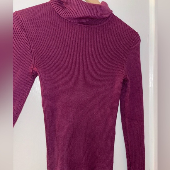Old Navy Purple Easy Fit Ribbed Turtleneck - Picture 2 of 6